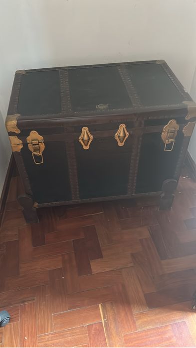 Bau antigo em madeira maciça 82x68x50