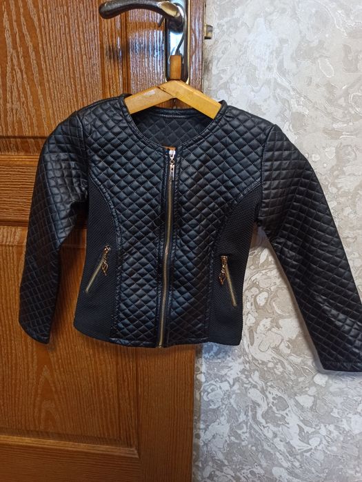 Курточка на дівчинку