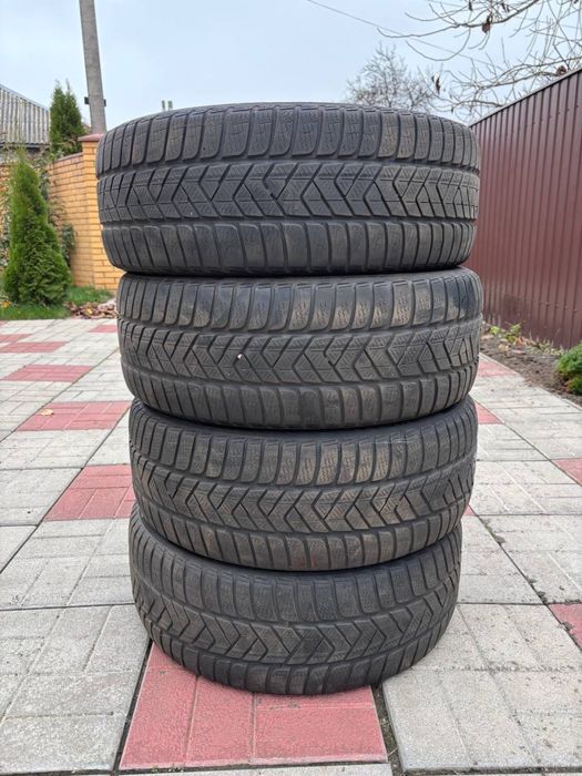 Зимові Шини Pirelli SottoZero 3 235/45 R19
