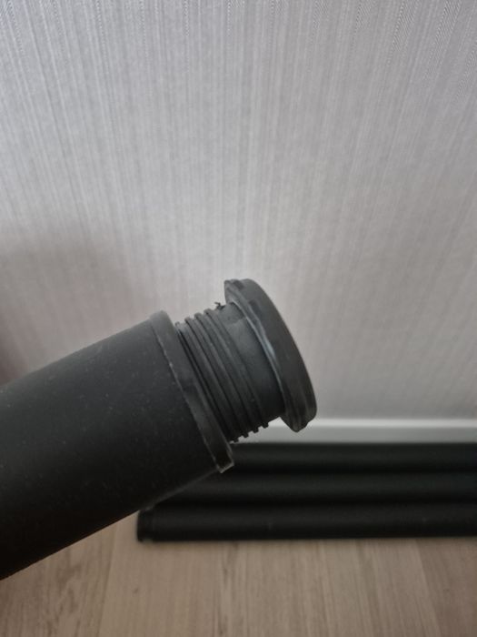 Biurko gamingowe białe, regulowane czarne nogi