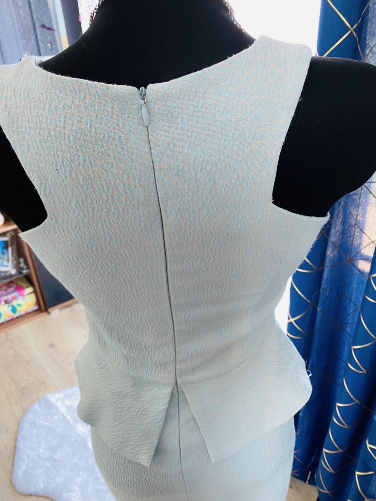 Elegancka sukienka Mohito rozmiar XS 34 jasny niebieski błękit