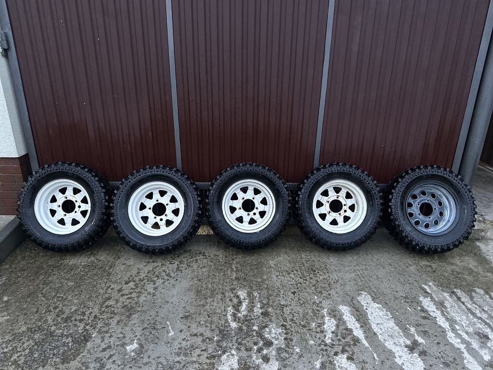 Диски 5*139,7 з резиною 205/75R15 Forward Safari 540