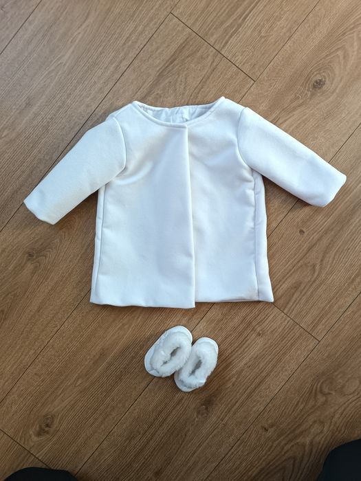 Biały plaszczyk + ocieplane buciki