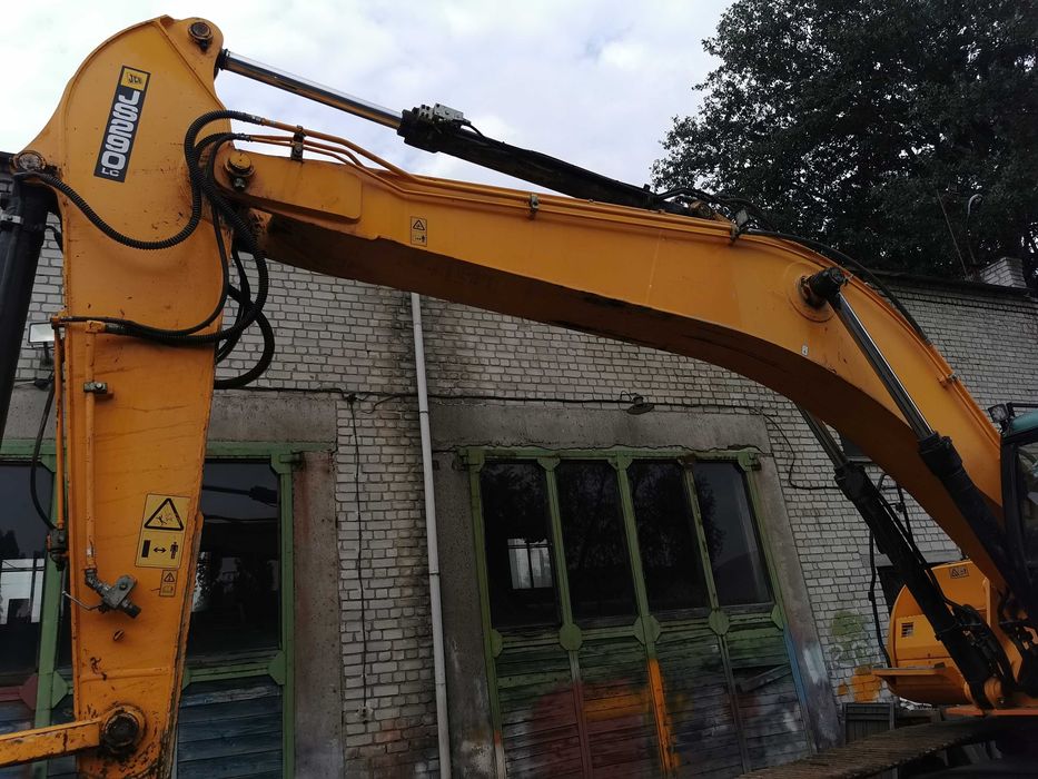 Гусеничный экскаватор JCB JS 290