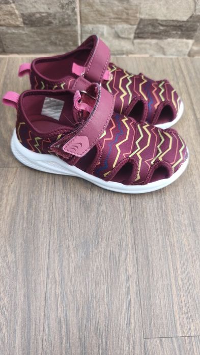 Тапки в садок, сандалі