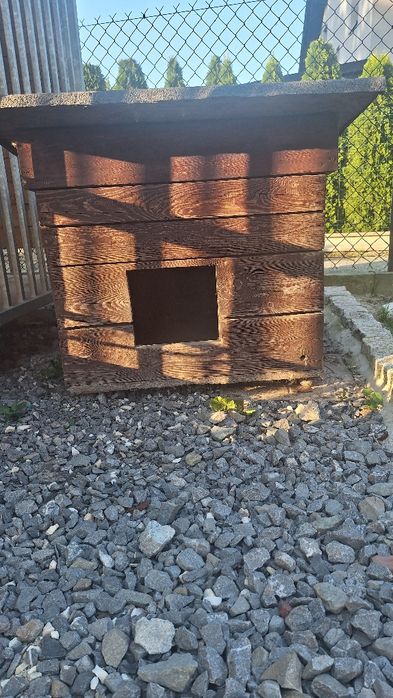 Buda dla psa mniejszego