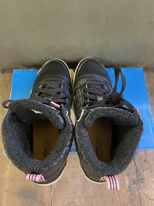 Adidas кросівки жіночі