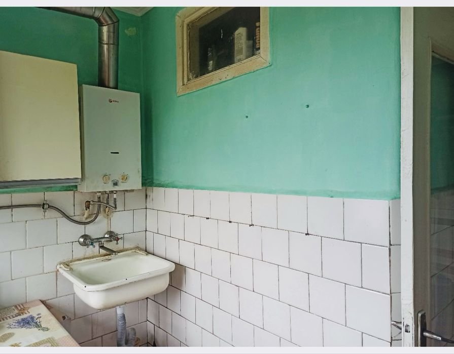 Район Проспекту. Трикімнатна квартира.