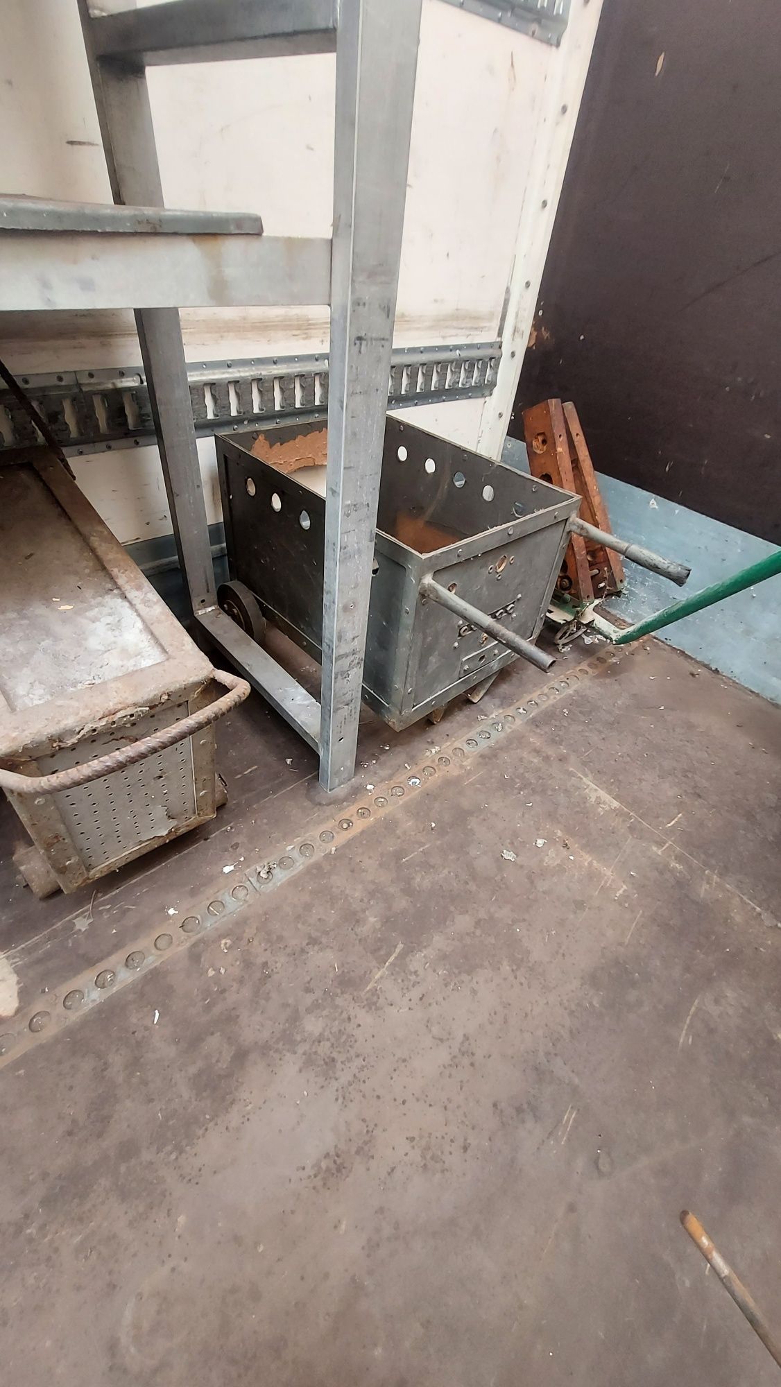 Wózek na butle spawarkę akumulatory  kółka oś bitka