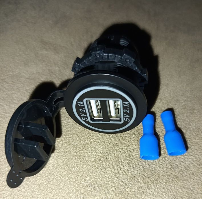 Зарядное устройство врезное на 2 USB порта. USB в авто,Розетка врезная