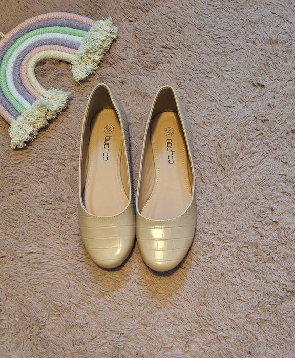Nowe balerinki beżowe płaskie kremowe klasyczne basic wizytowe buty