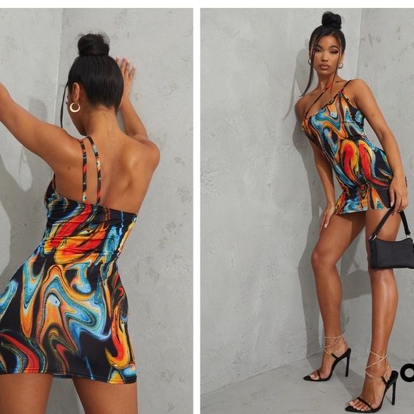 Коротка сукня PrettyLittleThing