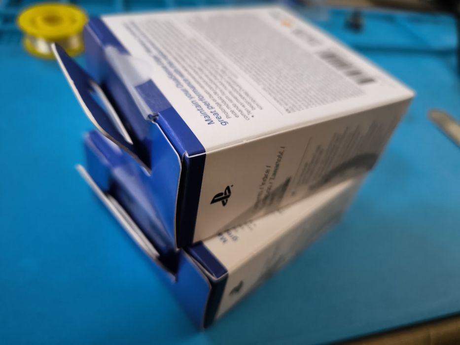 2 modulos Dualsense Edge com joysticks TMR