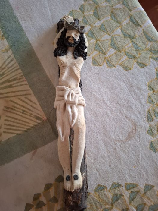 Crucifixo em cerâmica