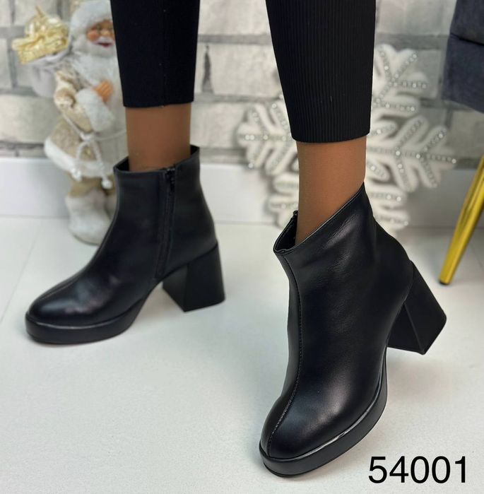 Жіночі шкіряні зимові черевики в кольорах