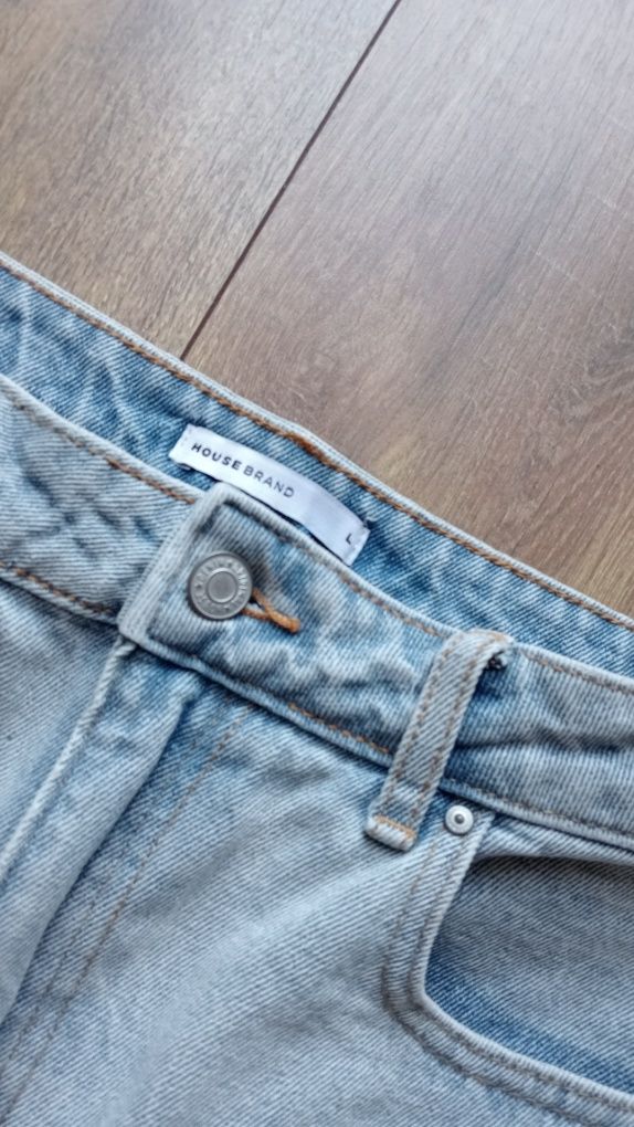 Spódnica jeansowa z dziurami