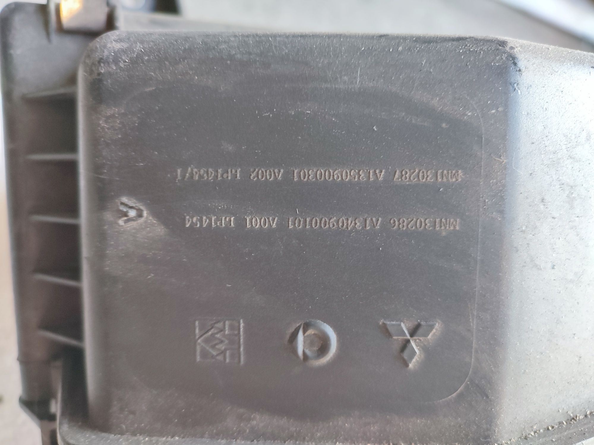 Obudowa filtra powietrza Mitsubishi Colt cz3 c30  benzyna