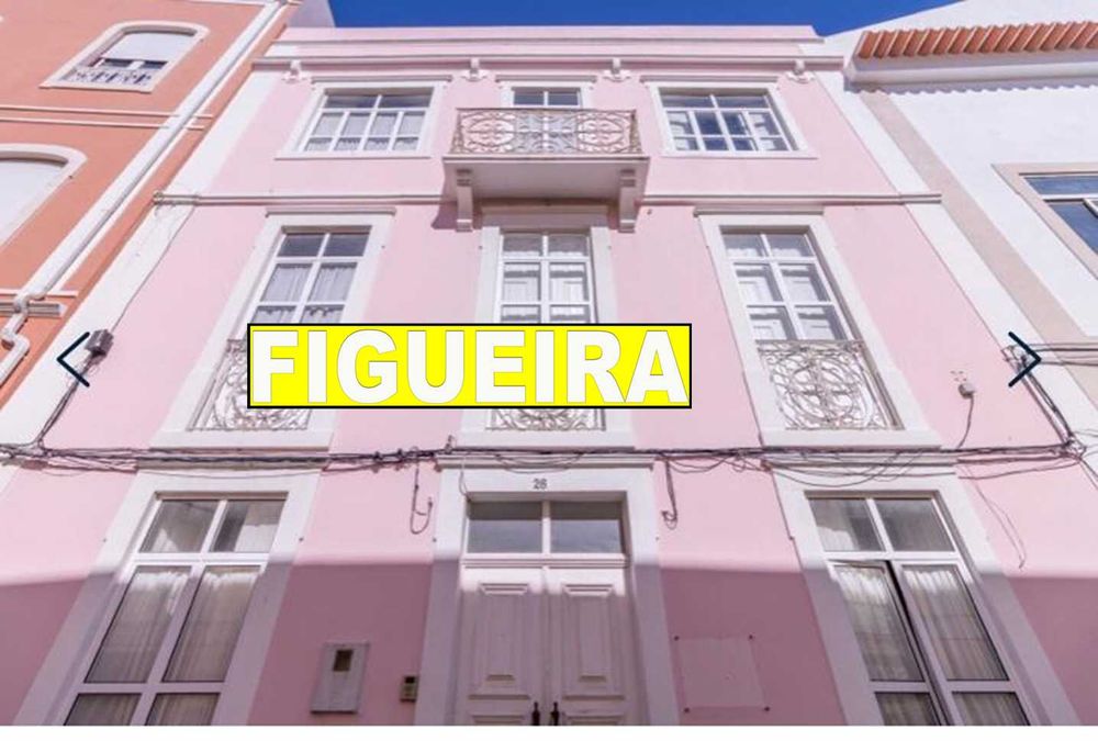 Casa no centro da cidade com 4 pisos e quintal