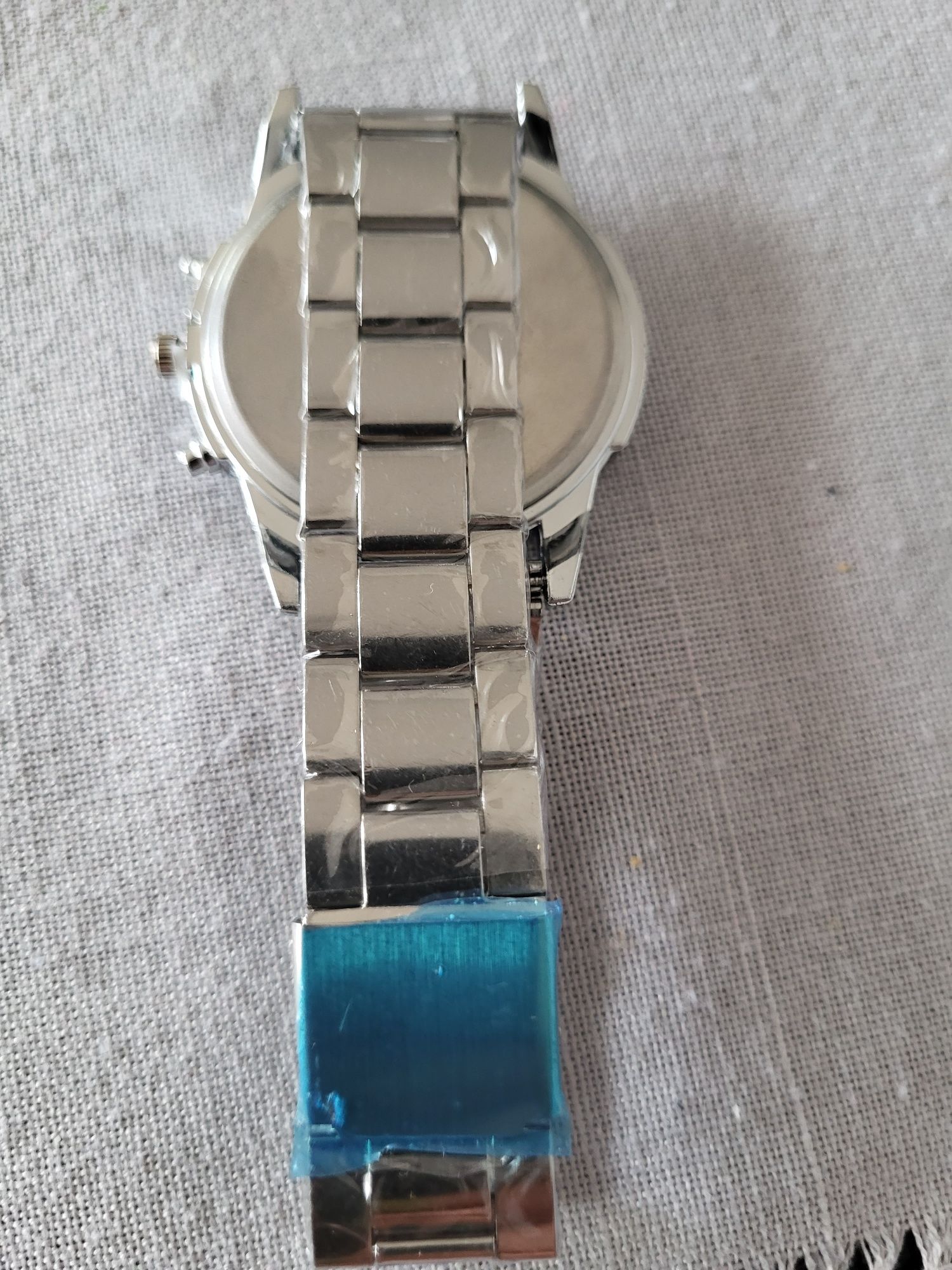 Zegarek z regulowaną bransoletą
