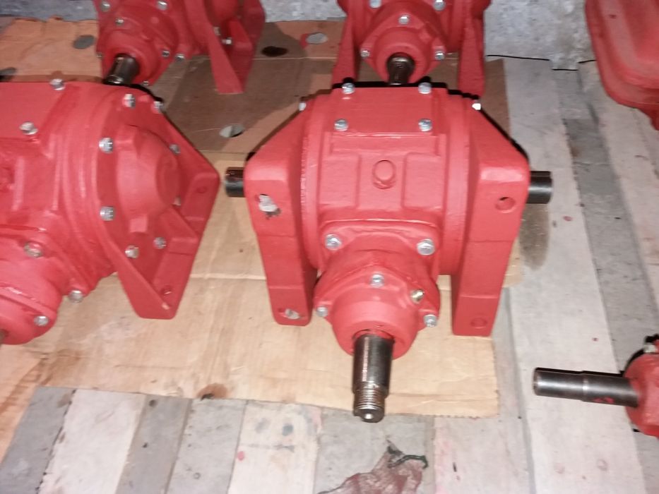 Продам редуктора угловие 1-2. (Коса, Фреза)