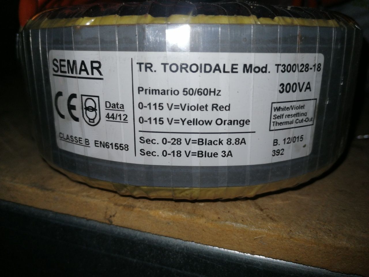 Tranosfotrmator troodalany 300vs 28v 8.8a