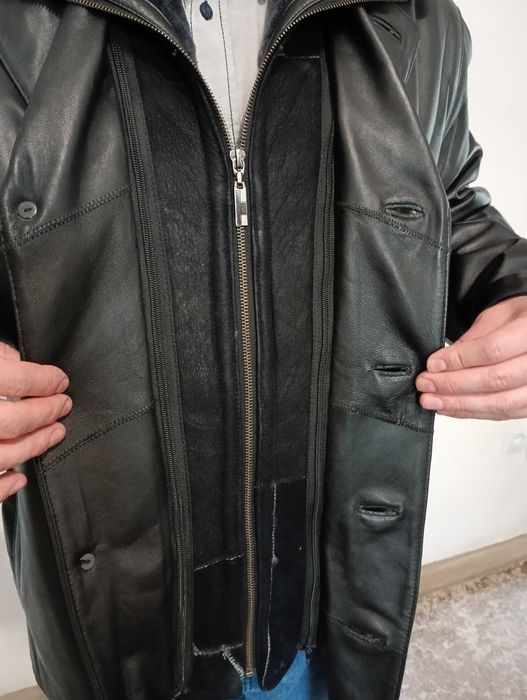 Чоловіча шкіряна куртка з підкладкою (розмір L)