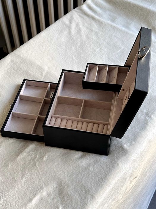 Kuferek Na Biżuterię Czarny Szkatułka Organizer Z Szufladami I Lustrem