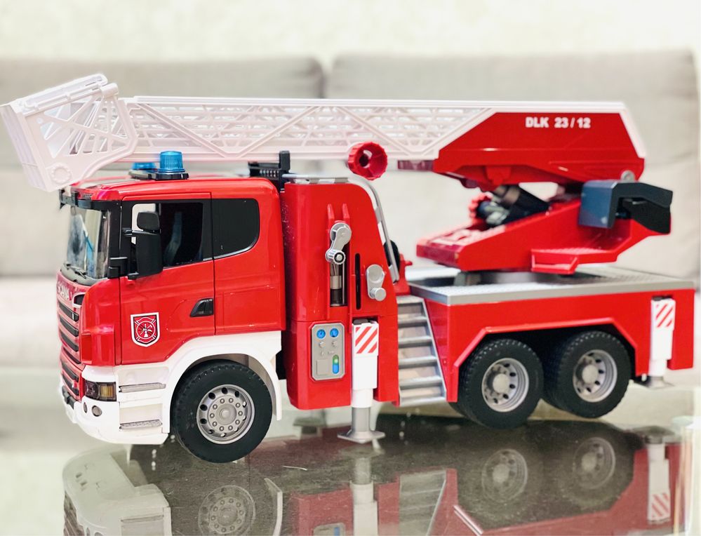 Пожарный автомобиль Bruder Scania Super 560R 1:16 (03591)