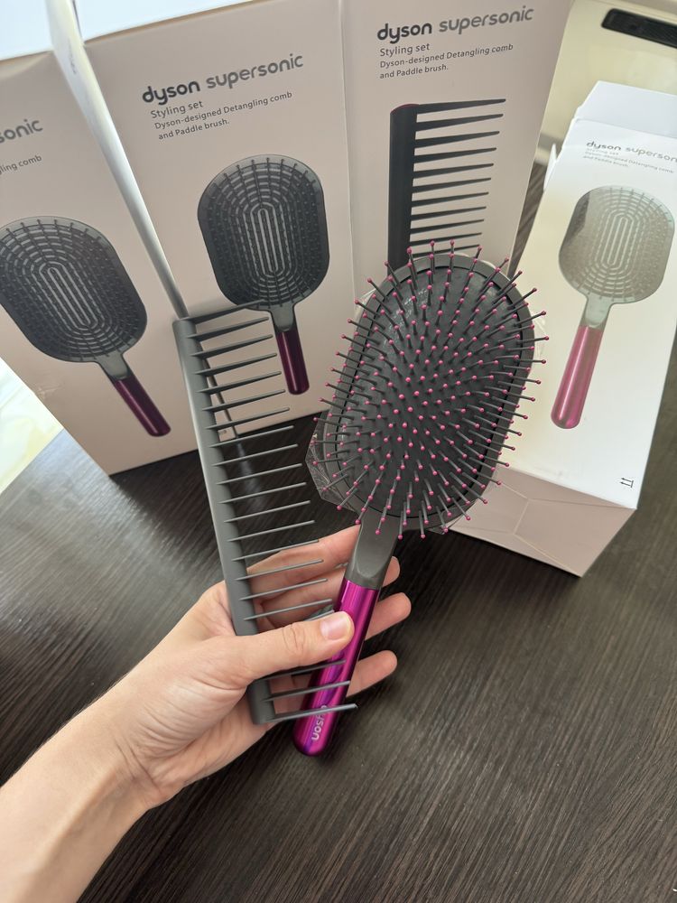 Подарунковий набір щітка + гребінь Дайсон Dyson Supersonic