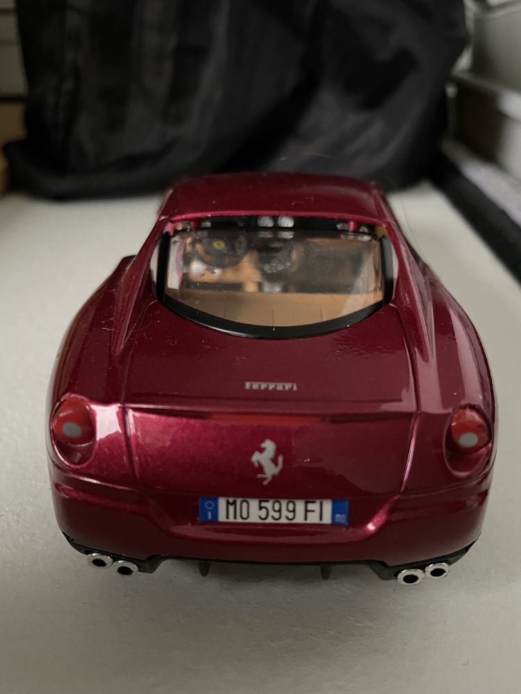 Ferrari zabawka kolekcjonerski