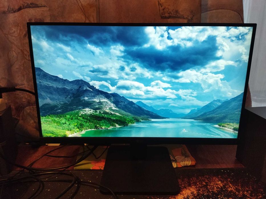 Монитор и компьютер в сборе