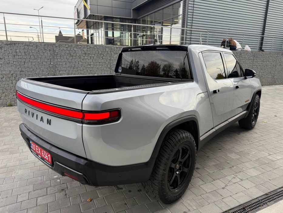 RIVIAN R1T Adventure 2023