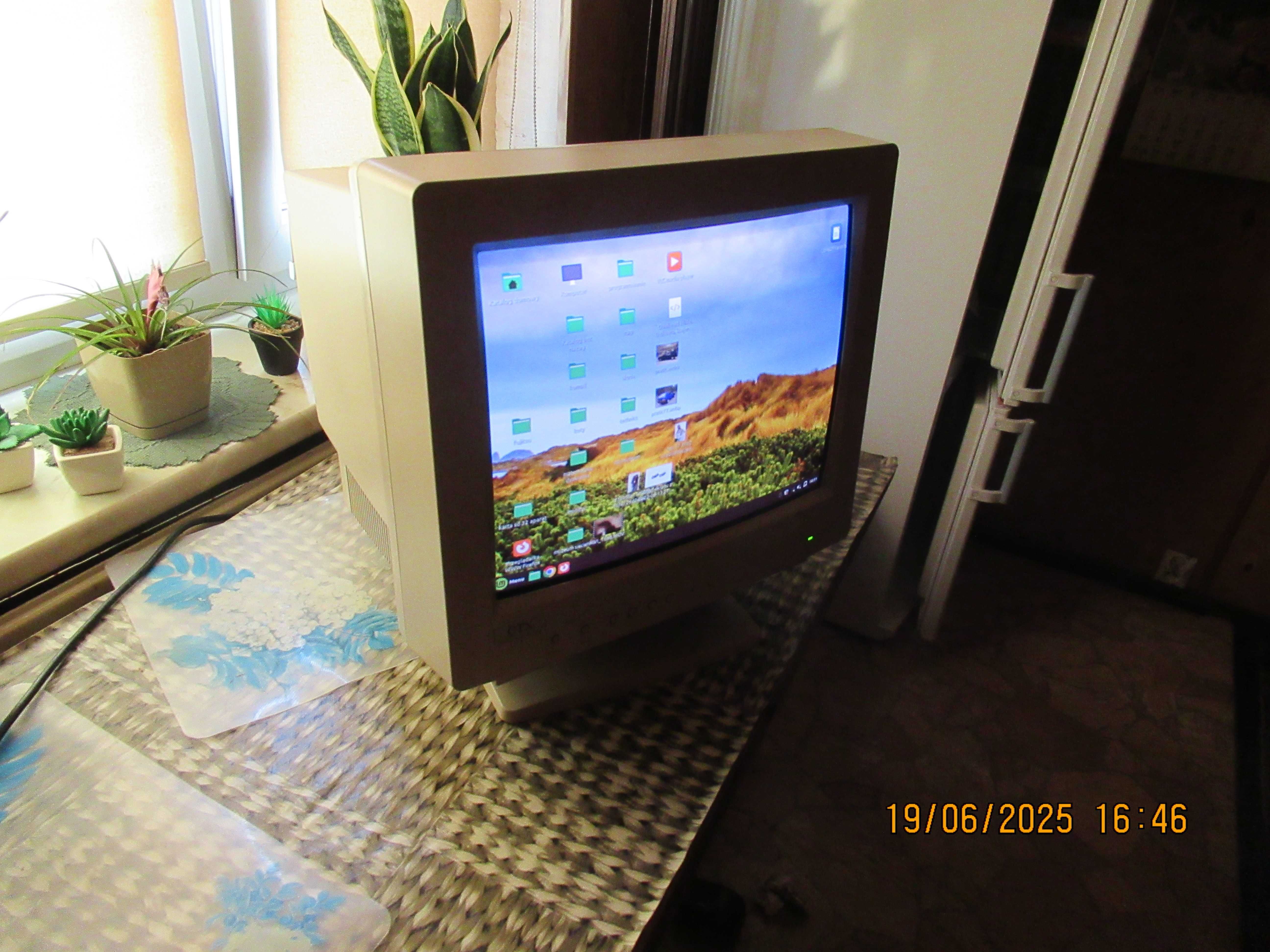 Stary monitor kineskopowy CRT CTX 1769se