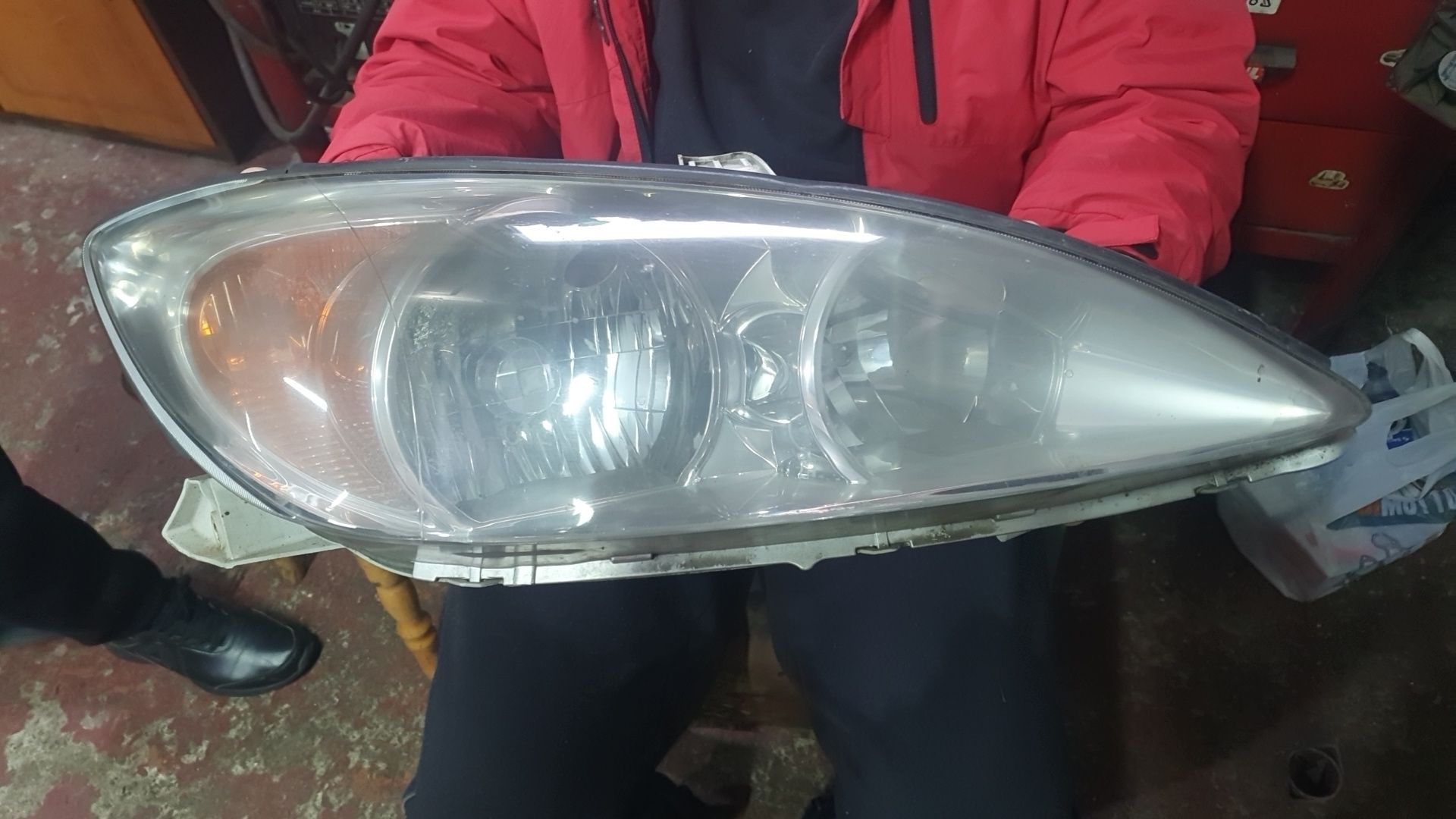Продам фару камри 30