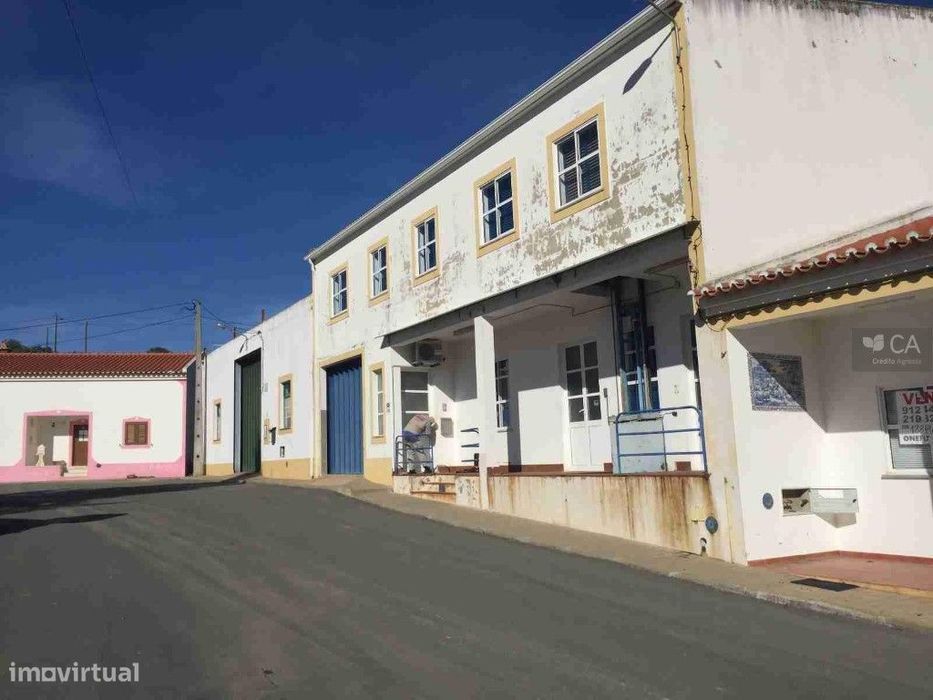 Armazem Industrial em Vale de Santiago