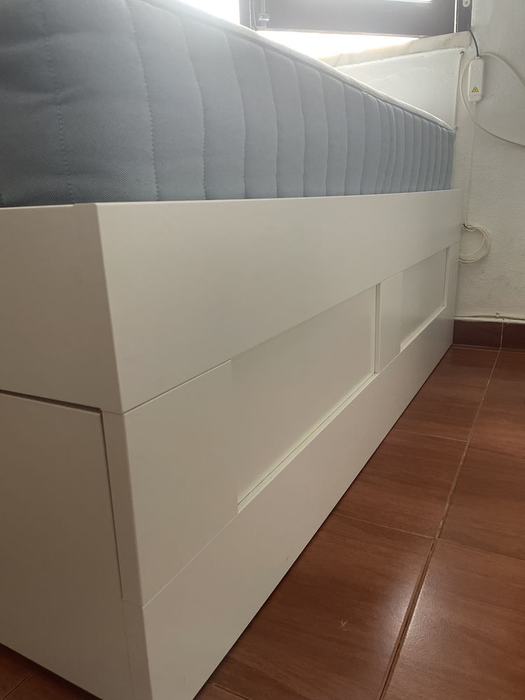 Cama casal 4 gavetas + colchão ortopedico  140x200 em ótimo estado