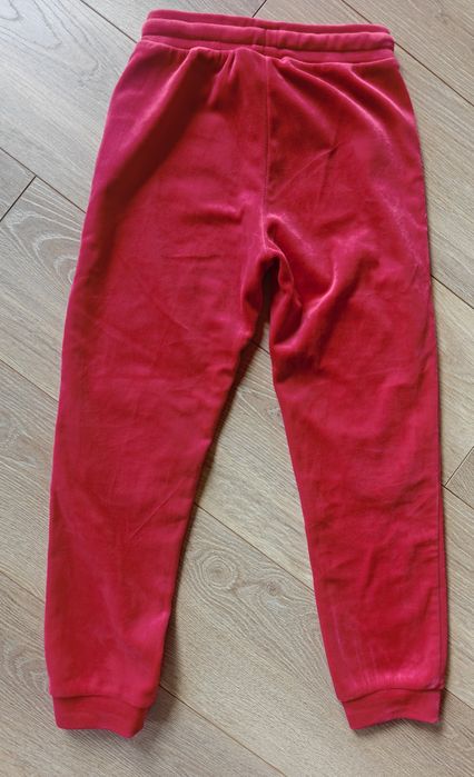 Rozm.116/122 2x spodnie welurowe: szare z cekinami, czerwone Minnie