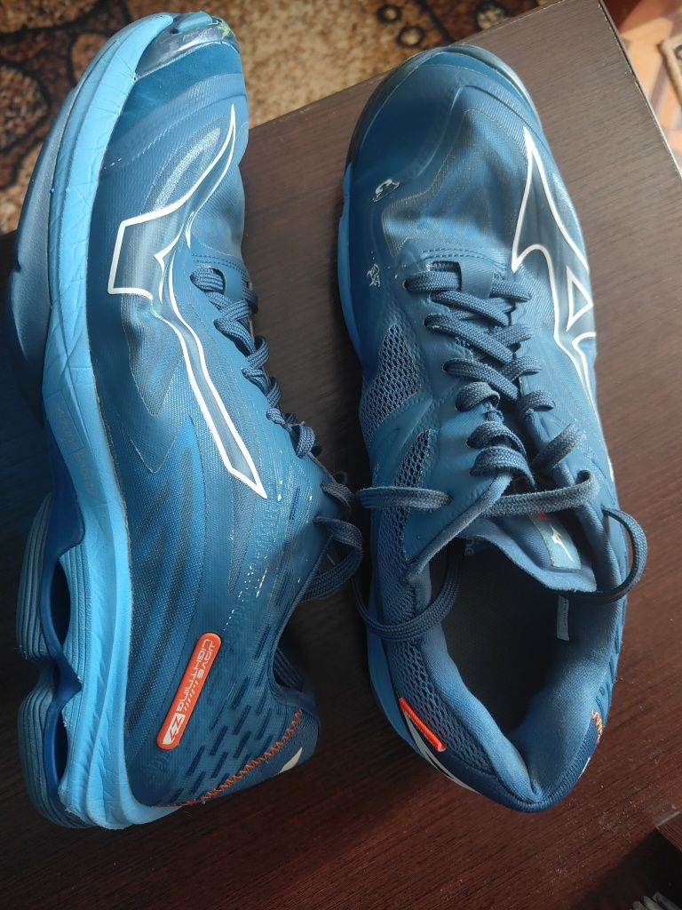 Волейбольні кросівки Mizuno Wave Lightning Z7