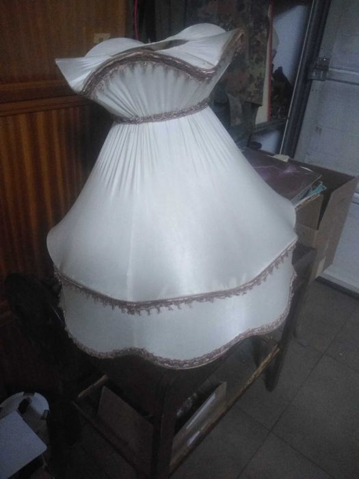 Piękny ogromny stary abażur do lampy stojącej