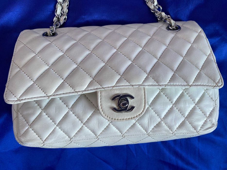 Chanel Vintage Black кожаная сумка белая женская оригинал с нюансом