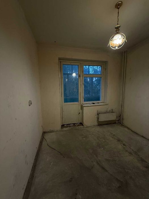 Продам чудову 4-х кім. квартиру, по М. Лушпи (підготовлена під ремонт)