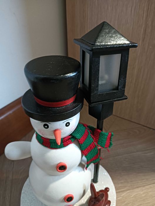 Bałwanek drewniany lampka stołowa na kabel