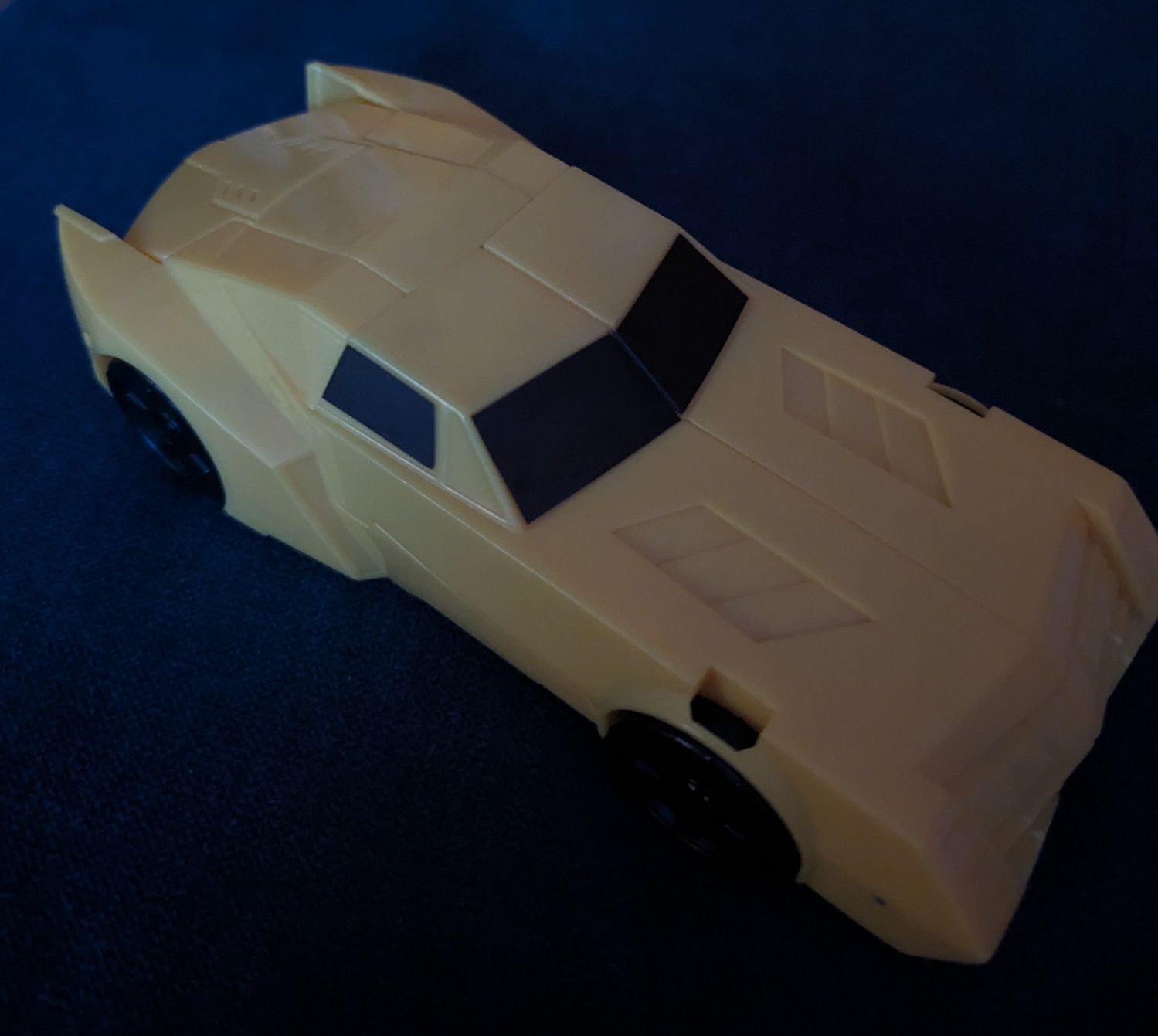 2w1 Hasbro Transformers Bumblebee B2667