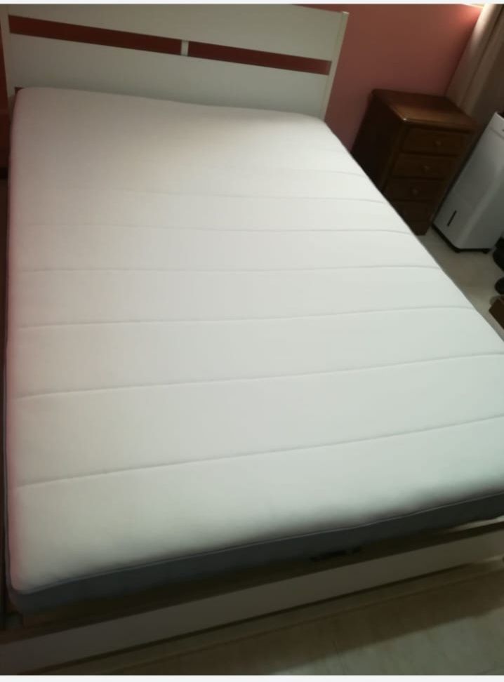 Vendo colchão de casal com alguma urgência para desocupar o espaço
