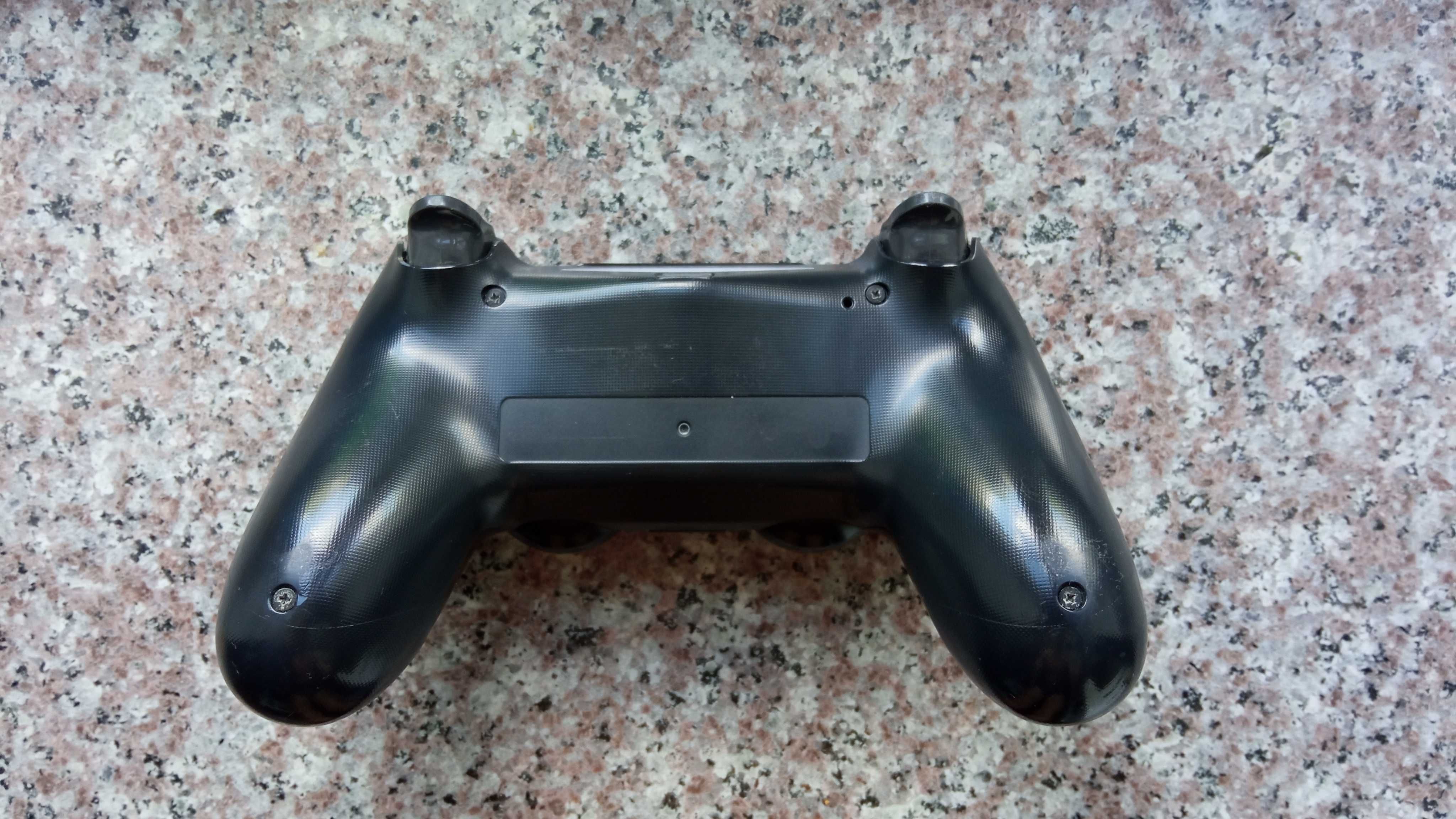 pad Dualshock 4 (stan idealny)