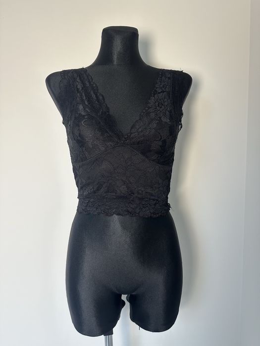 Czarny koronkowy crop top z dekoltem V rozm. S Amisu