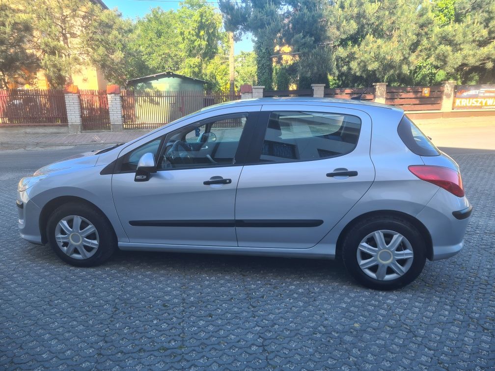 Peugeot 308 1.4 benzyna 2008r. - BEZWYPADKOWY