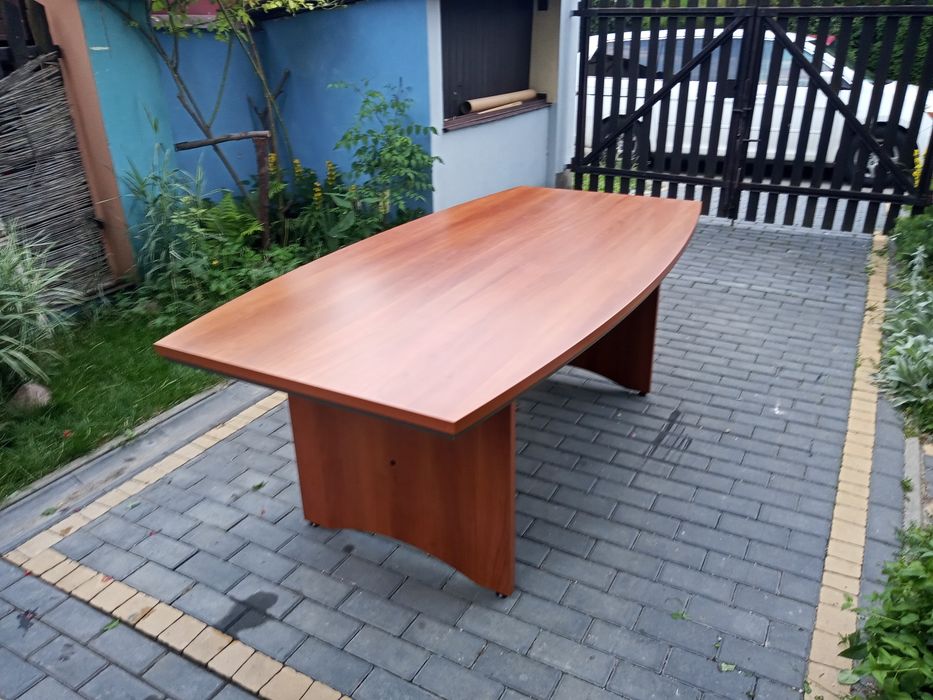 stół konferencyjny