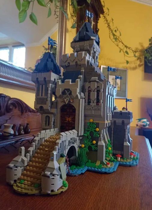 LEGO zamek Black Falcon MOC 101775