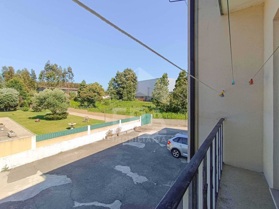 T2 em Albergaria-a-Velha (Branca) – Garagem ampla e Varandas